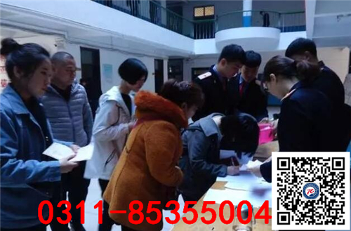 石家莊鐵路學校18春新生報到 學子風采 第2張