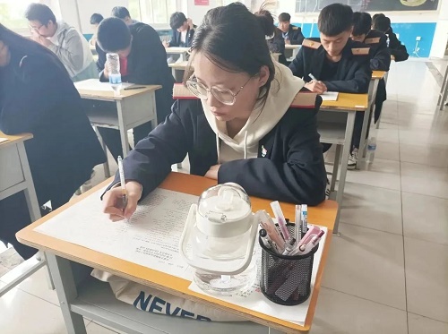 初中畢業(yè)上職高還是中專好 招生問答 初中畢業(yè)上職高還是中專好 招生問答